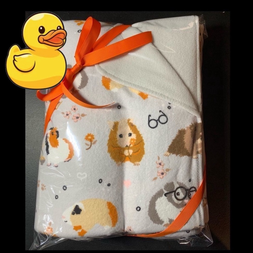 𝅺brand NEW🧡🐹Adorable Handmade Bigger Baby/Throw blanket.